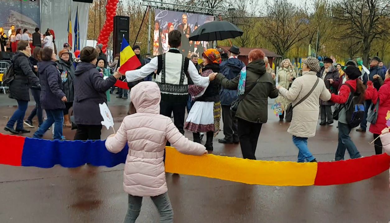 VIDEO| Bucureștenii au sărbătorit 1 Decembrie cu hore și fasole
