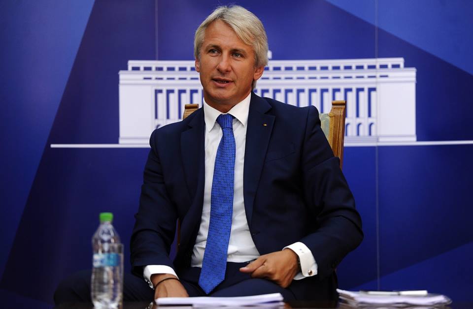 Atunci și acum: Eugen Teodorovici, ministrul care se ocupă de finanțele țării, dar are cinci credite la bănci, de aproape 800.000 de euro
