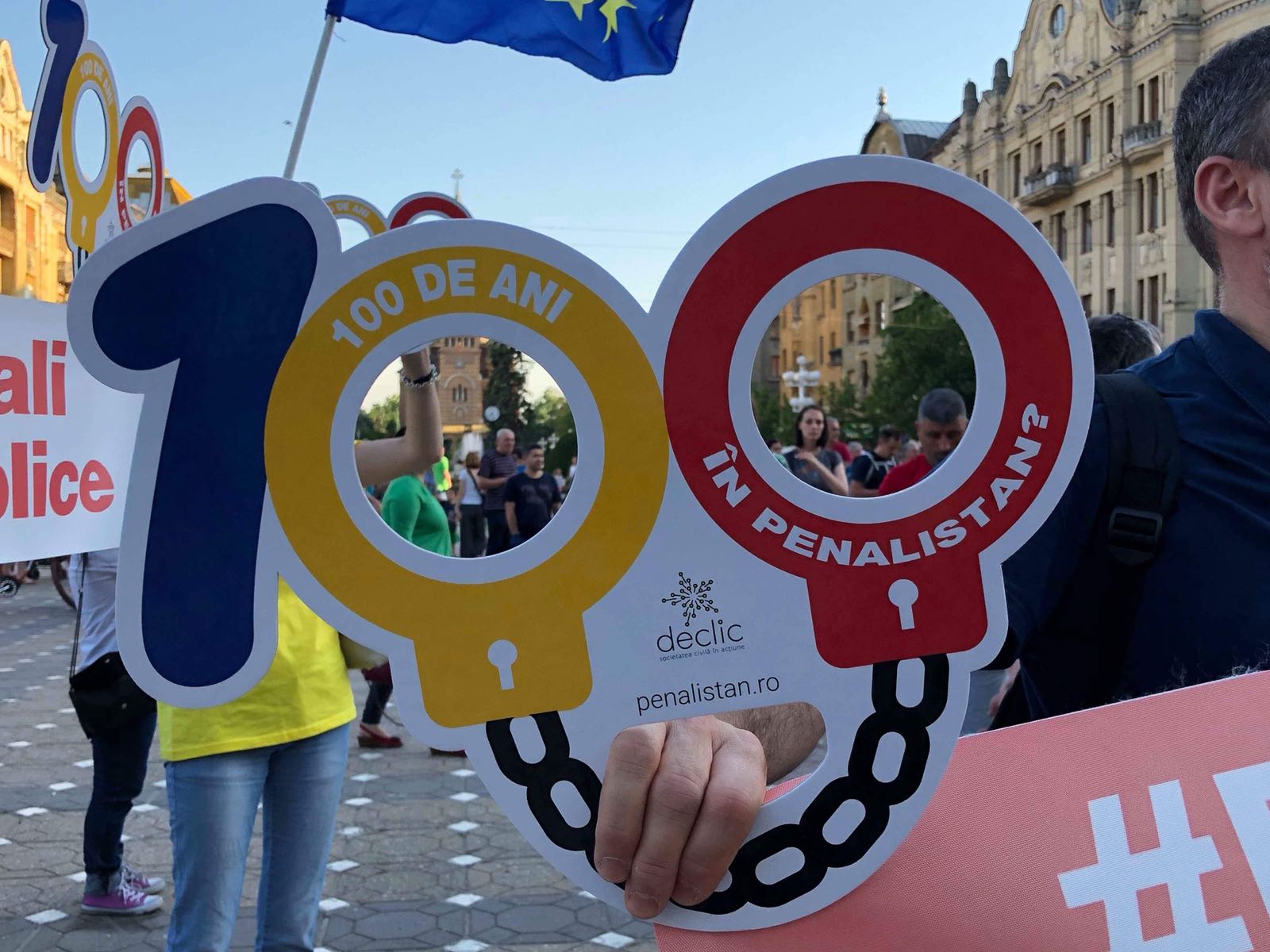Mii de oameni au protestat în Piața Victoriei. Câțiva manifestanți s-au îmbrâncit cu jandarmii. Proteste și în alte orașe- FOTO ȘI VIDEO