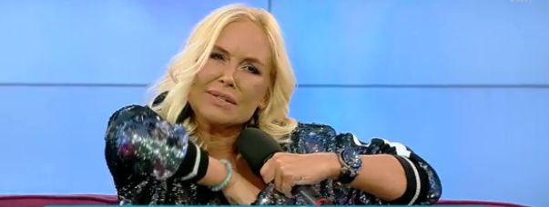 Ce are Vica Blochina în sutien. Nici prezentatorului TV nu i-a venit să creadă când a văzut | FOTO