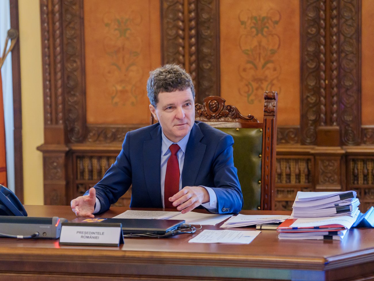 Cum ar trebui să se îmbrace și să se încalțe Nicușor Dan. Sfaturile lui Mihai Albu: „Mare atenție”