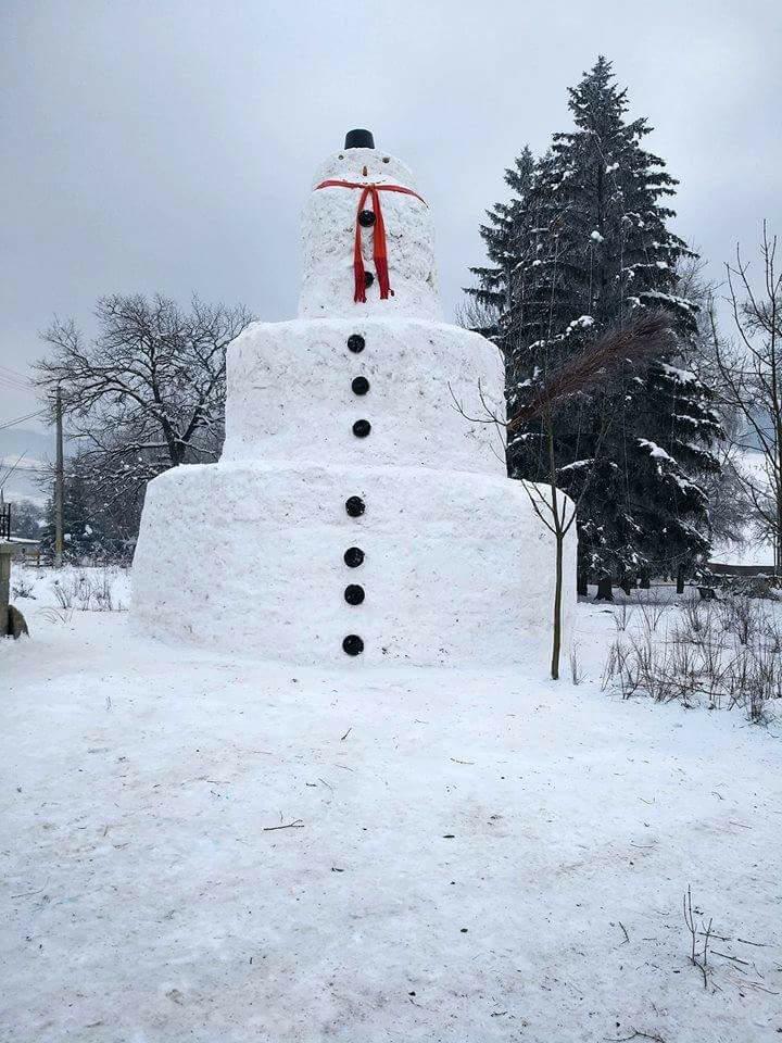 Cel mai mare om de zăpadă din Europa de Est e gata și se află în România / FOTO