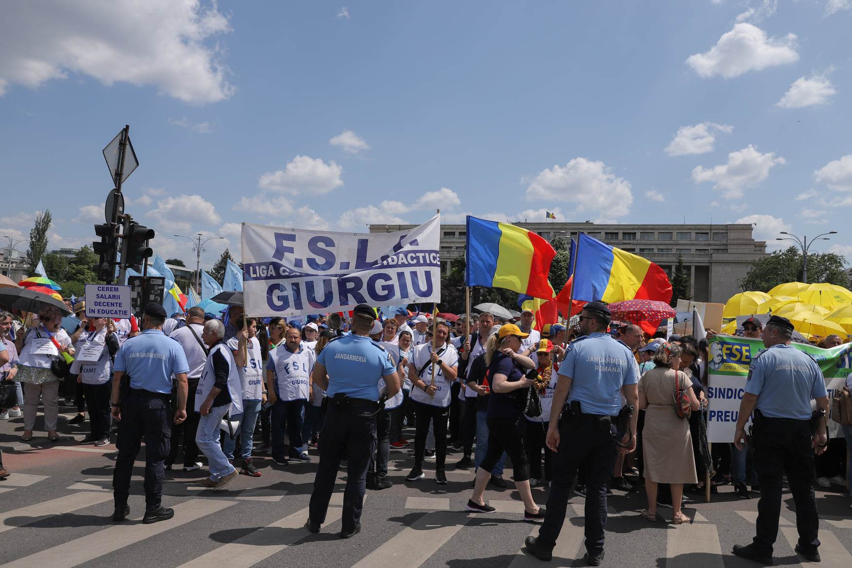 Al doilea protest major al cadrelor didactice. Ce le-a promis Iohannis sindicaliștilor, în a doua săptămână de grevă, în timp ce profesorii protestau la Palatul Cotroceni