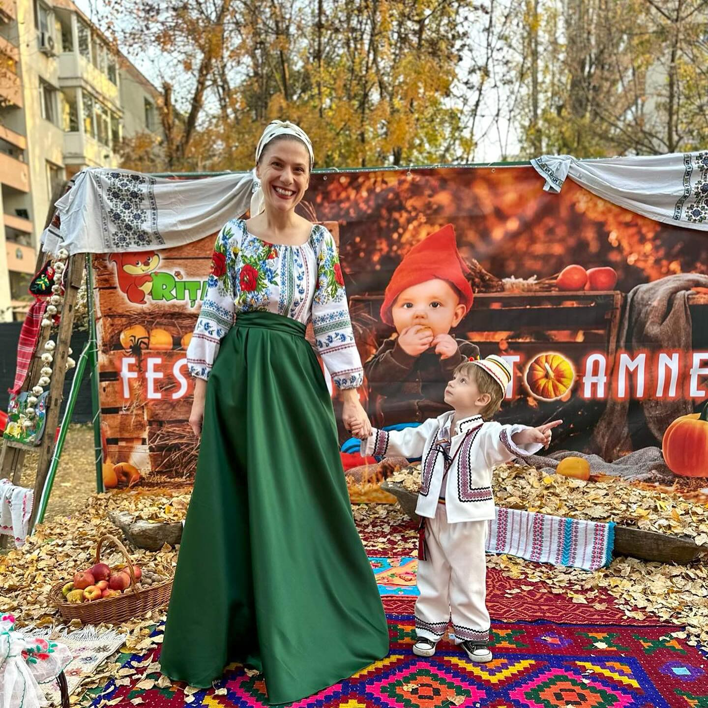 Cum reușește Tily Niculae să-i împace pe cei doi copii ai ei, în ciuda diferenței de vârstă de aproape 10 ani. „Nu fac diferențe între ei” | VIDEO EXCLUSIV
