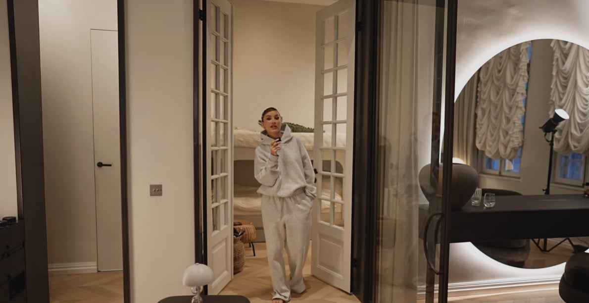 Imagini cu casa din București în care locuiește Alina Ceușan. Sora ei s-a ocupat de design și doar în reviste mai vezi așa ceva