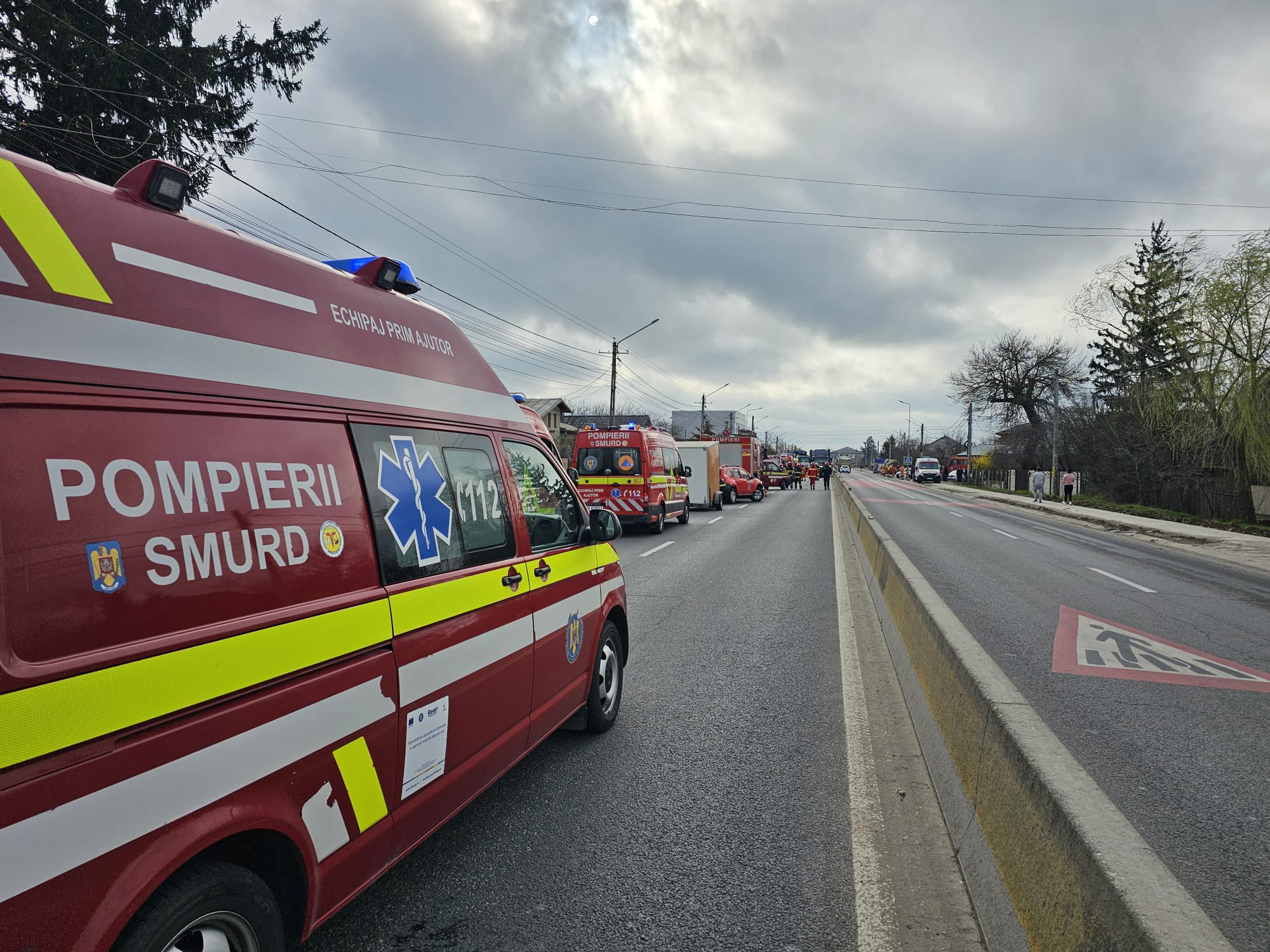 Microbuz de elevi lovit de un TIR pe DN7 la Tărtășești, în Dâmbovița. A fost activat planul roșu de intervenție