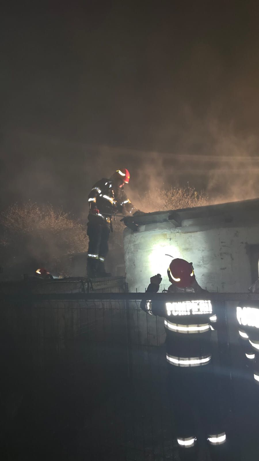 Incendiu în 2 Mai, județul Constanța. Mai multe cisterne au luat foc