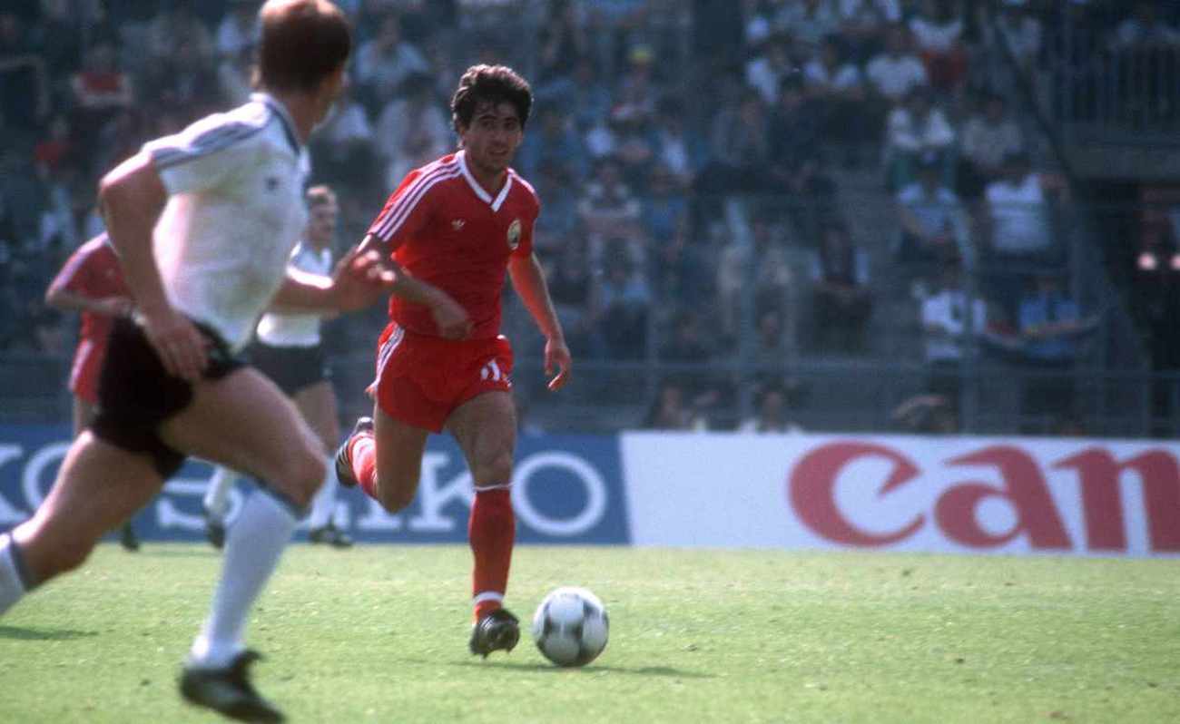 Cine a fost Mircea Lucescu. Imagini de arhivă cu căpitanul României la Mondialul din 1970, creatorul lui Dinamo de la finalul anilor '80 și unul dintre cei mai titrați antrenori din istorie