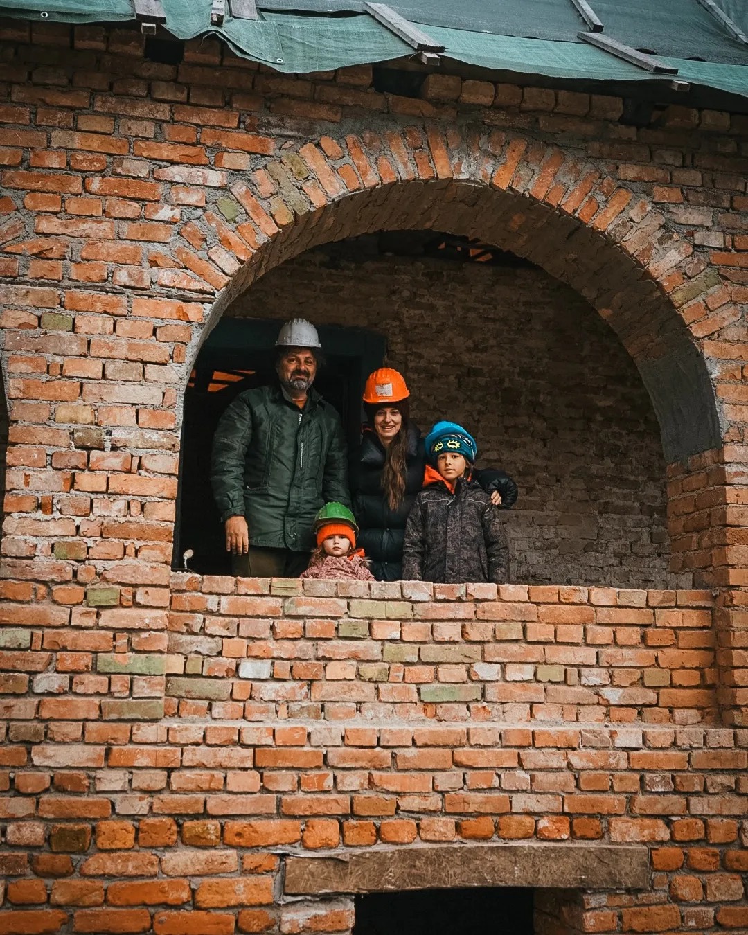 Imagini noi cu casa pe care o renovează Dana Rogoz la Viscri. Lucrările la locuința săsească au avansat