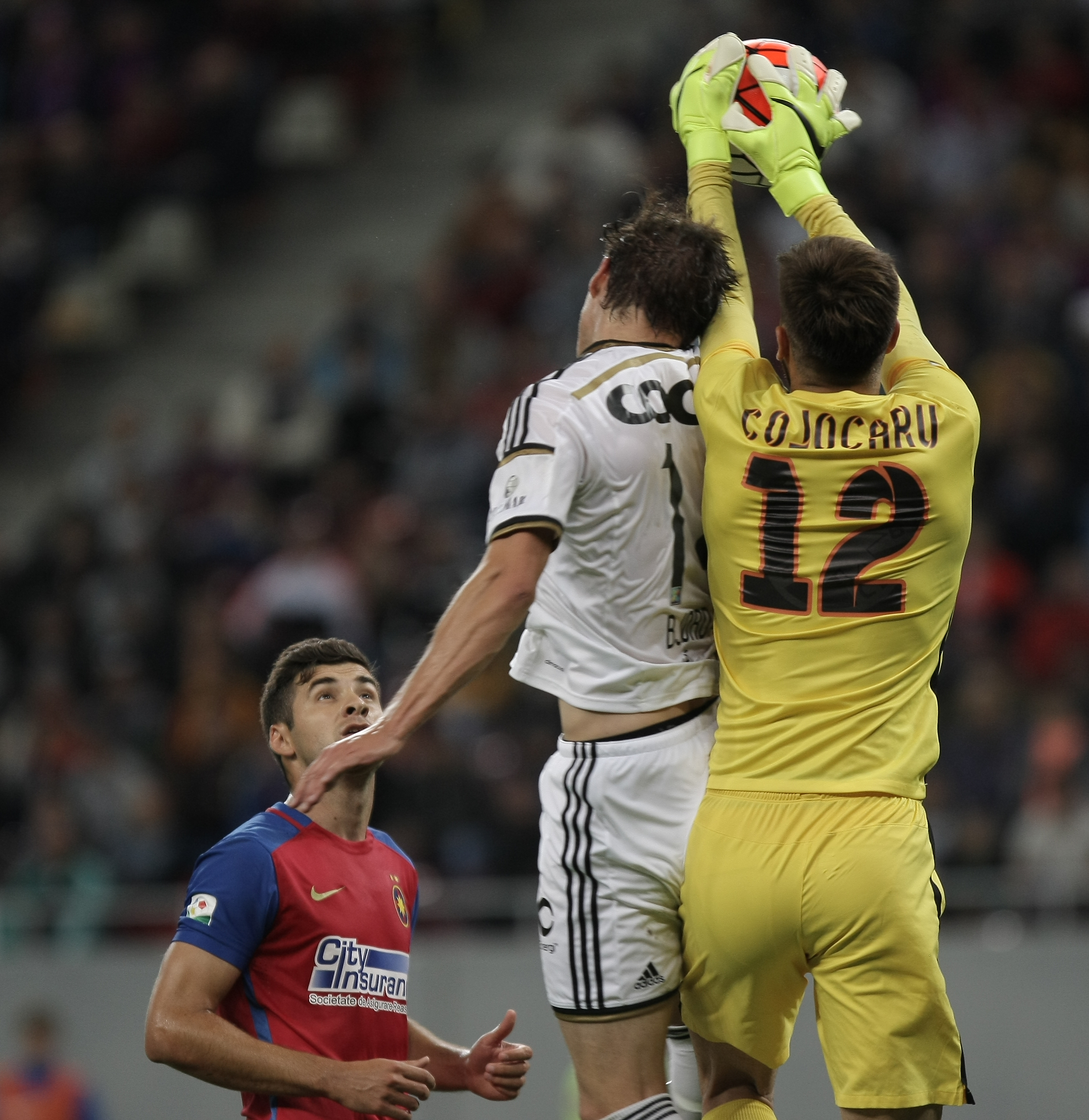 STEAUA - ROSENBORG 0-3. Liga Europa, play-off, manșa tur. Lecție de eficacitate cu o Steaua CĂZĂTOARE: Mikkelsen, Helland și Jensen au marcat, în timp ce Papp, Muniru, Tade și Chipciu, care a lovit bara, au irosit ocazii mari și foarte mari. Fanii i-au cerut demisia lui Mirel Rădoi! VIDEO