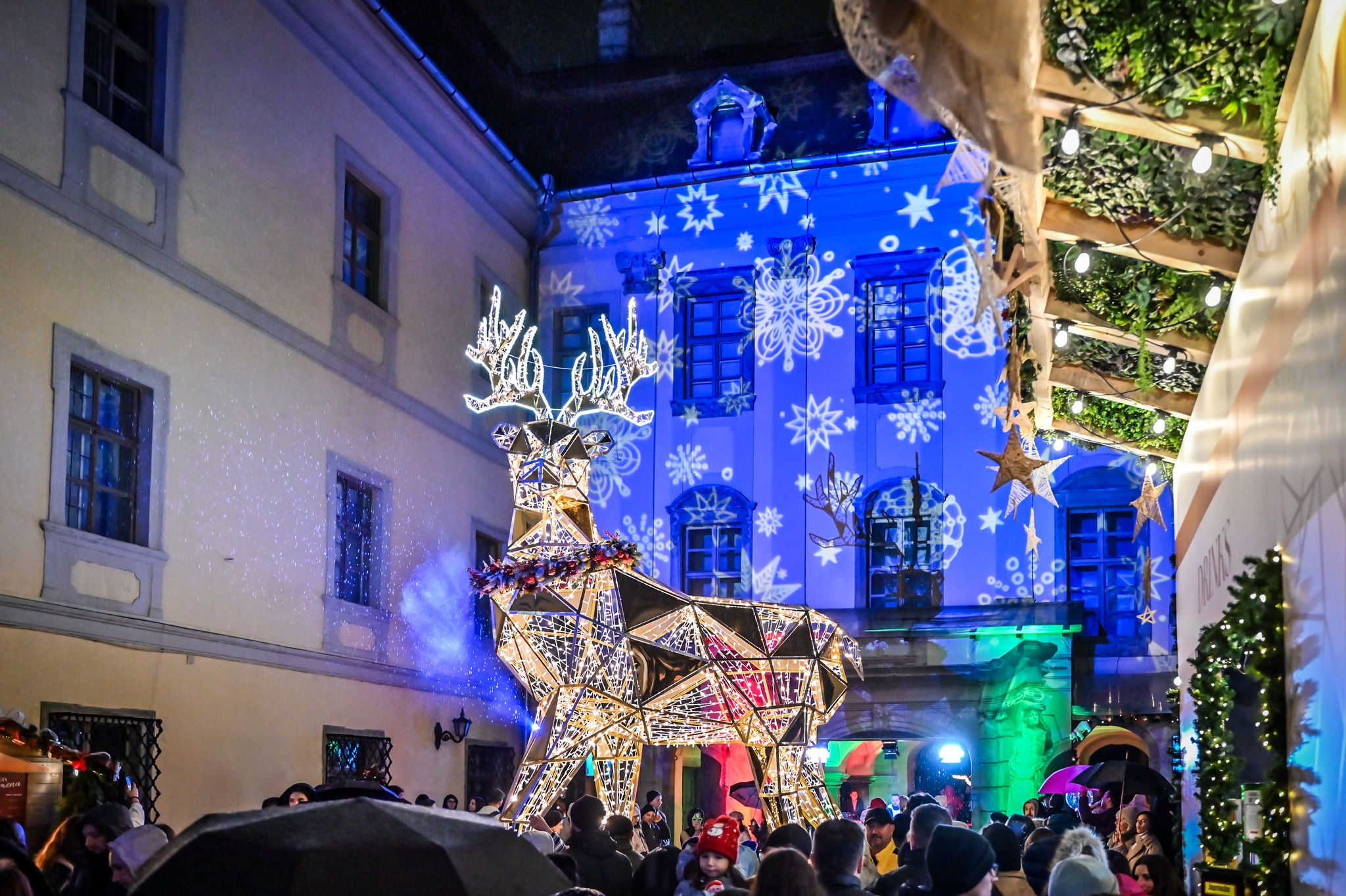 Târgul de Crăciun Sibiu 2024. Atracțiile din acest an: 140 de căsuțe, o roată panoramică și un patinoar pentru 300 de persoane simultan