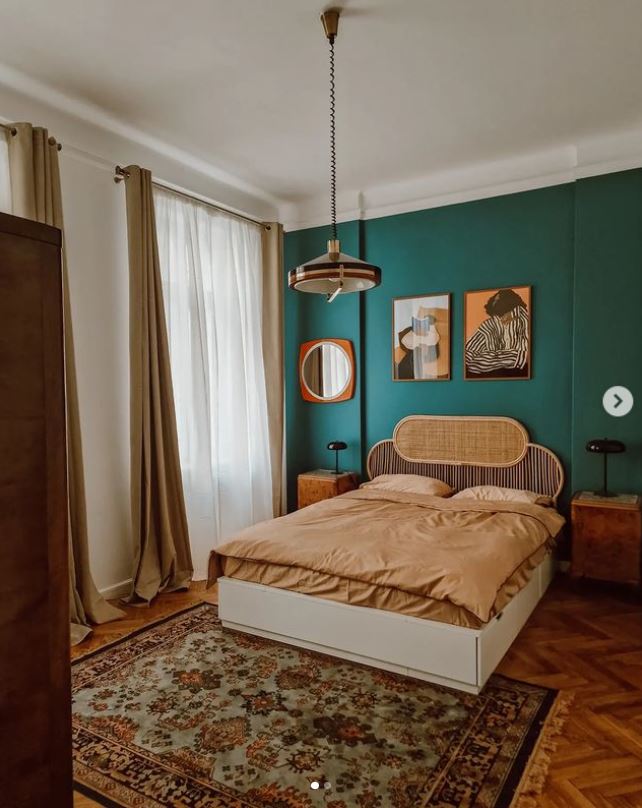Imagini din apartamentul Danei Rogoz. Actrița l-a renovat recent: „Am ținut foarte mult să păstrăm sobele originale, parchetul și tâmplăria casei”