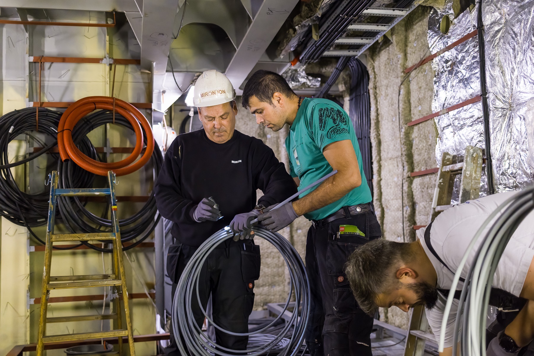 REPORTAJ. 1 Decembrie cu diaspora românească din Danemarca. 80 de electricieni români lucrează într-un șantier naval din Skagen: „Oamenii de sus nu sunt pregătiți, sunt zero. Din cauza sistemului, nu avem nimic în țară”