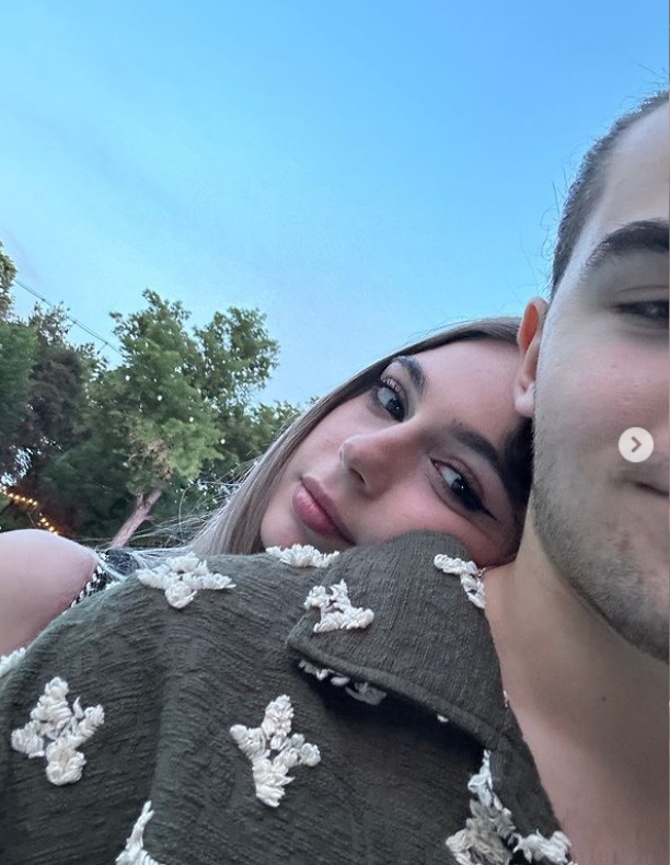 Anunțul făcut de Radu Ștefan Bănică despre relația cu Ioana Văllimărescu. Tânărul actor a dat vestea îmbrățișându-și iubita