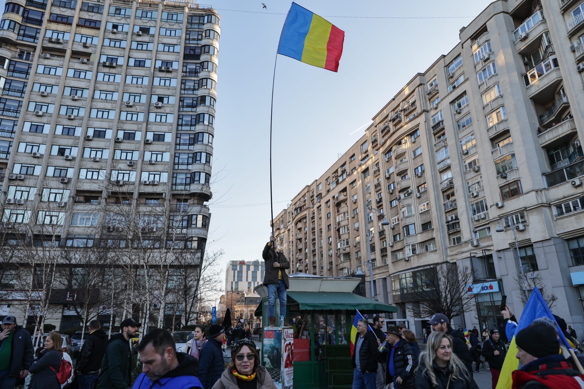 Sindicaliștii din Piața Victoriei au plecat când au ajuns susținătorii lui Călin Georgescu, veniți din Parcul Tineretului