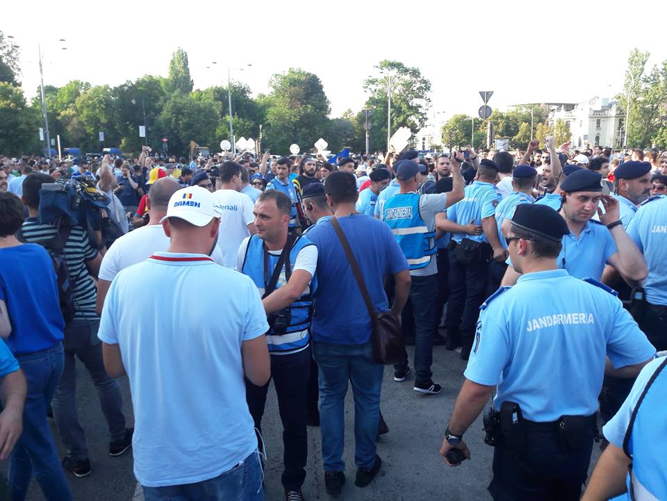 UPDATE. Protest în Piața Victoriei față de adoptarea CPP. Oameni amendați și îmbrânceli cu jandarmii (Foto&Video)