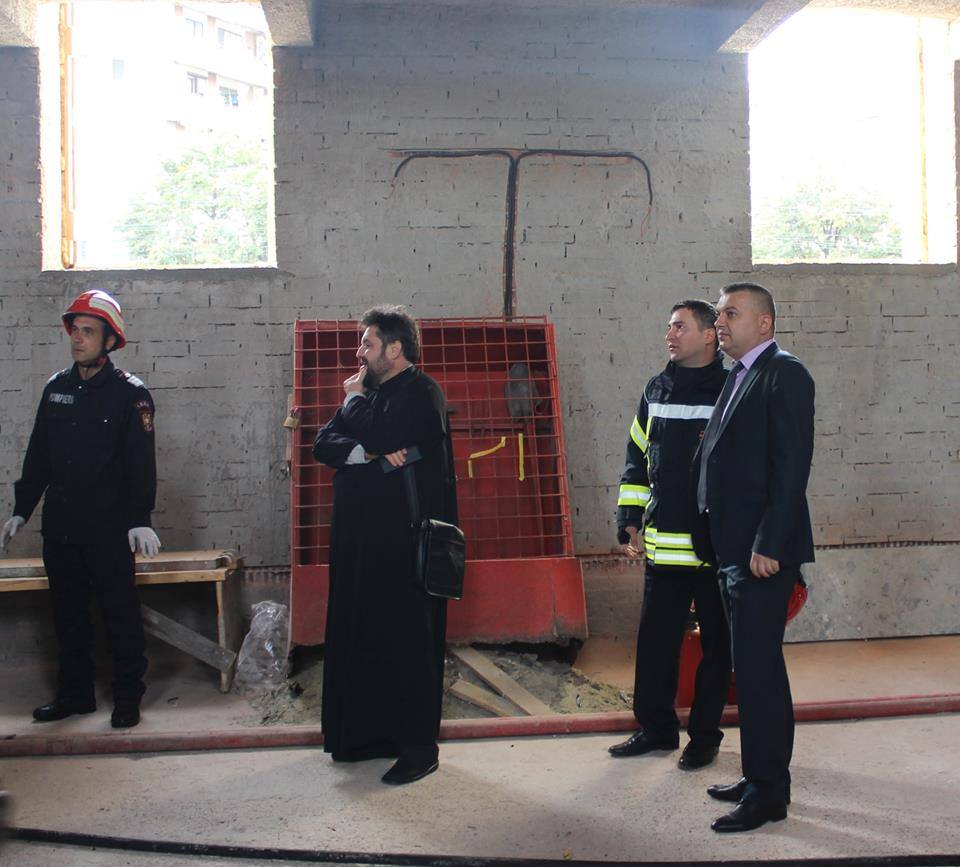 GALERIE FOTO| UPDATE: Incendiul de la Catedrala Sfânta Parascheva din Focşani a fost stins