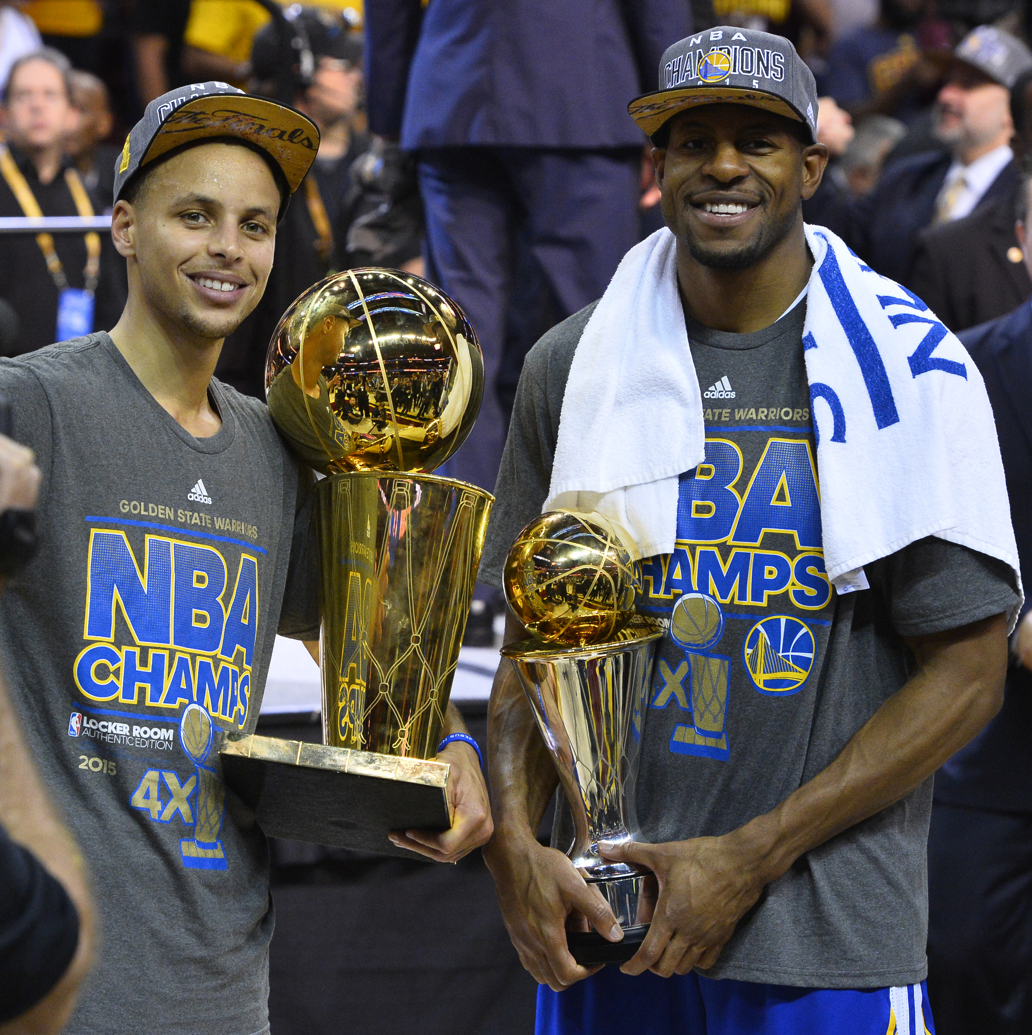 Stephen Curry l-a bătut pe LeBron James. ^Golden State Warrios e noua campioană NBA