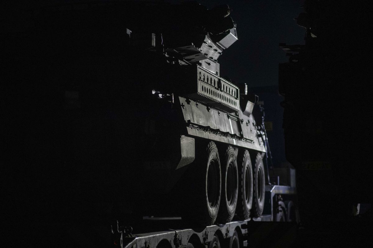 Primul convoi militar american, în drum spre Mihail Kogălniceanu. Când ajung blindatele la București