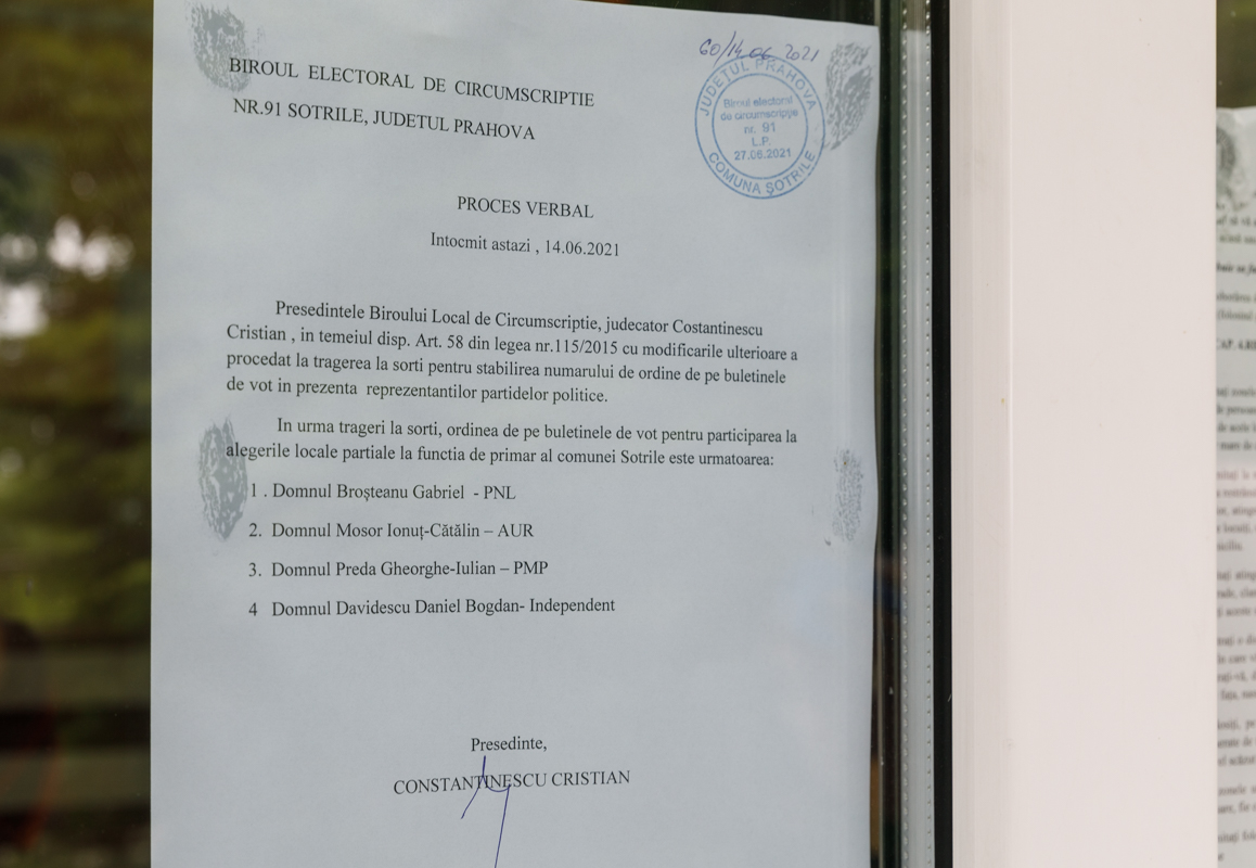 Reportaj în comuna Șotrile, în care fostul primar condamnat pentru pornografie infantilă candidează din nou. „Fata a fost de vină” vs „În ce lume trăim?”