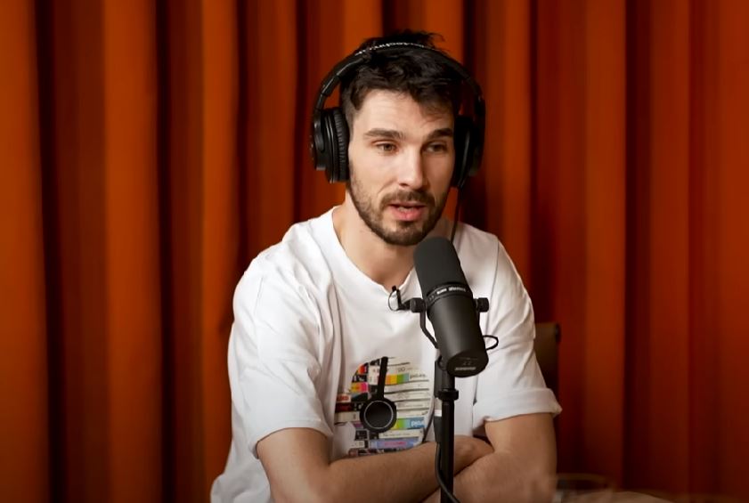 De ce mama lui Anghel Damian face naveta din Paris în România. Theo Rose a dat-o de gol: „Vine o dată la două săptămâni, mi se pare frumos”