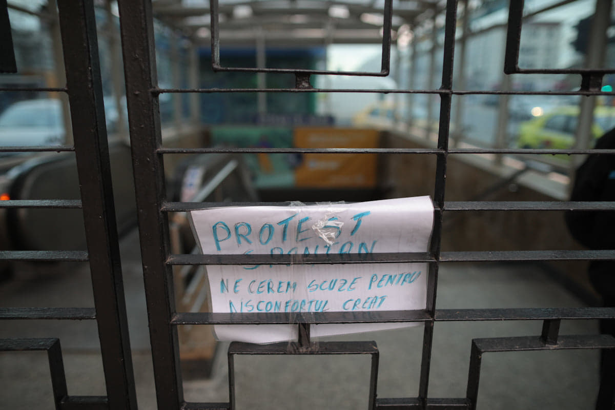 Circulaţia metrourilor, blocată din cauza protestului spontan al sindicaliștilor. Ministrul Transporturilor anunță că a depus plângere penală la DNA împotriva celor responsabili