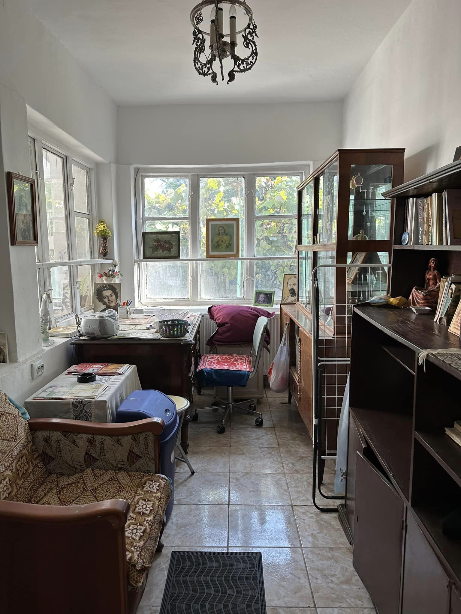 Imagini din casa în care Laura Cosoi locuiește. Camera fetițelor pare desprinsă din povești