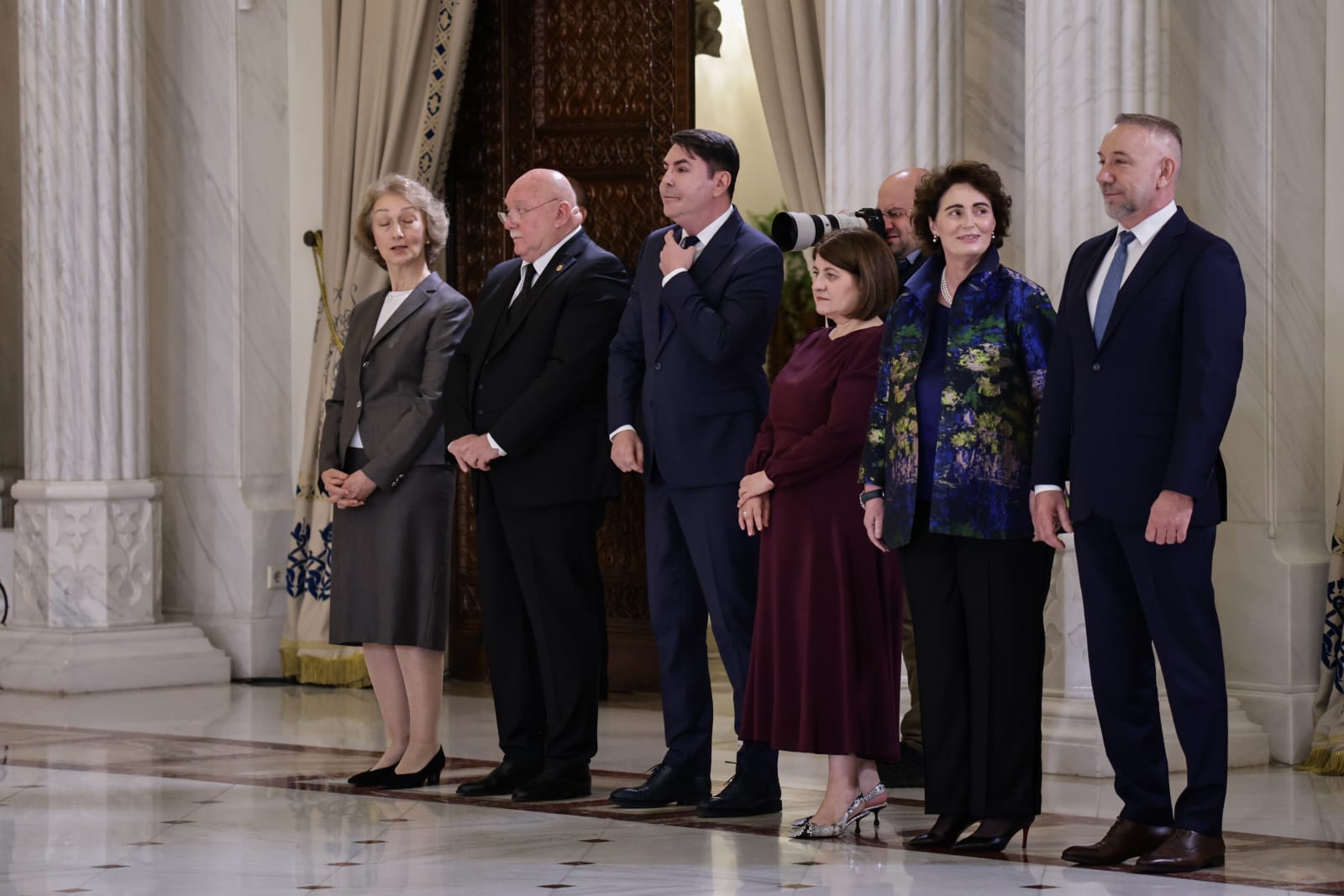 Trei noi judecători la CCR. Dacian Dragoş, Csaba Asztalos şi Mihai Busuioc au depus jurământul la Cotroceni. Cine sunt cei 9 judecători ai Curții
