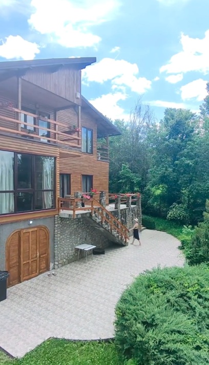 Andreea Marin, imagini în costum de baie la Telega. Cum arată casa de la țară unde se refugiază vedeta: „Locul continuă să fie un dar”