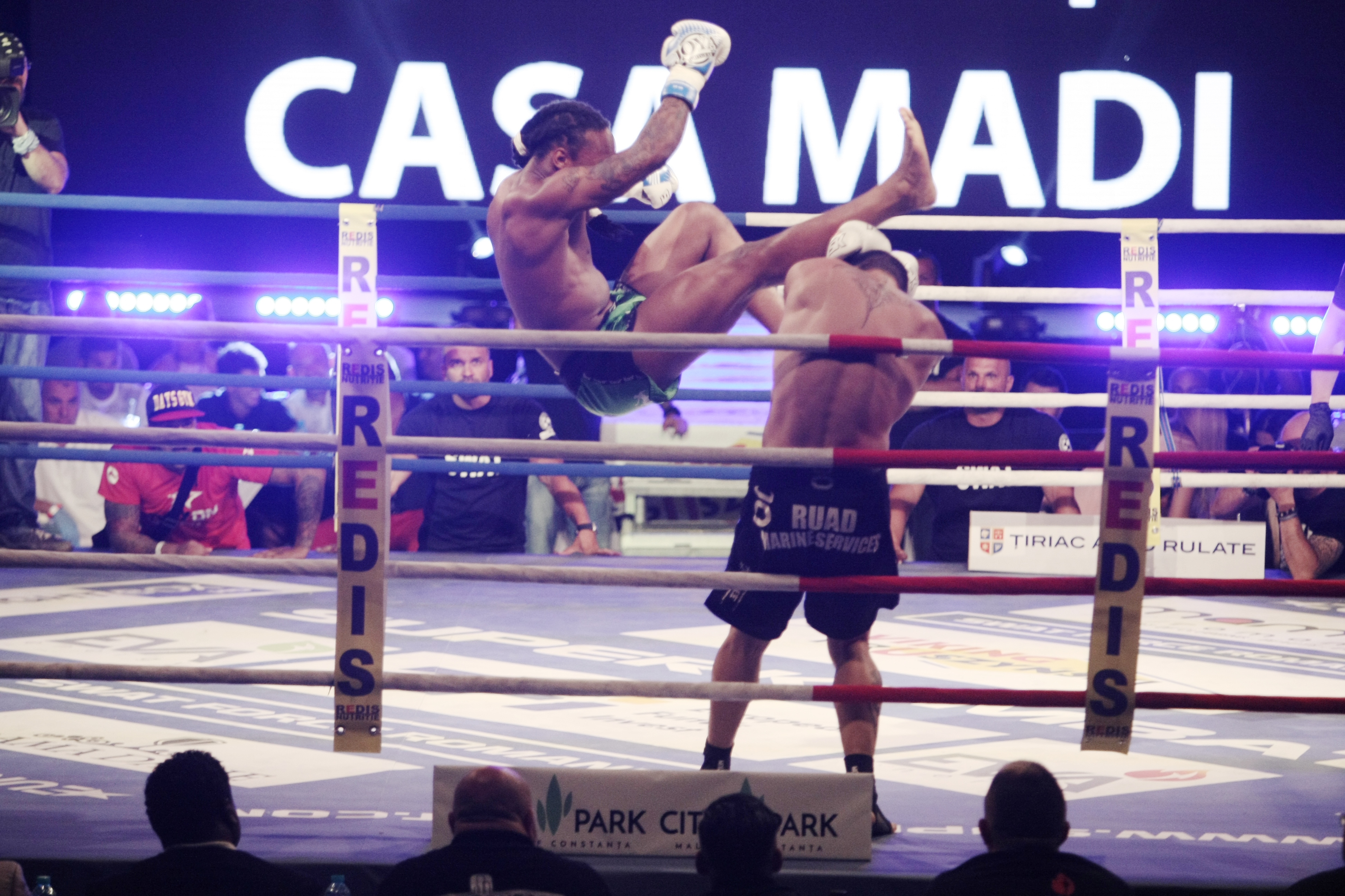 Superkombat. Seară cu pumni și cu picioare, dar nu de domnișoare! Bacary Sagna a venit la show | REZULTATELE GALEI