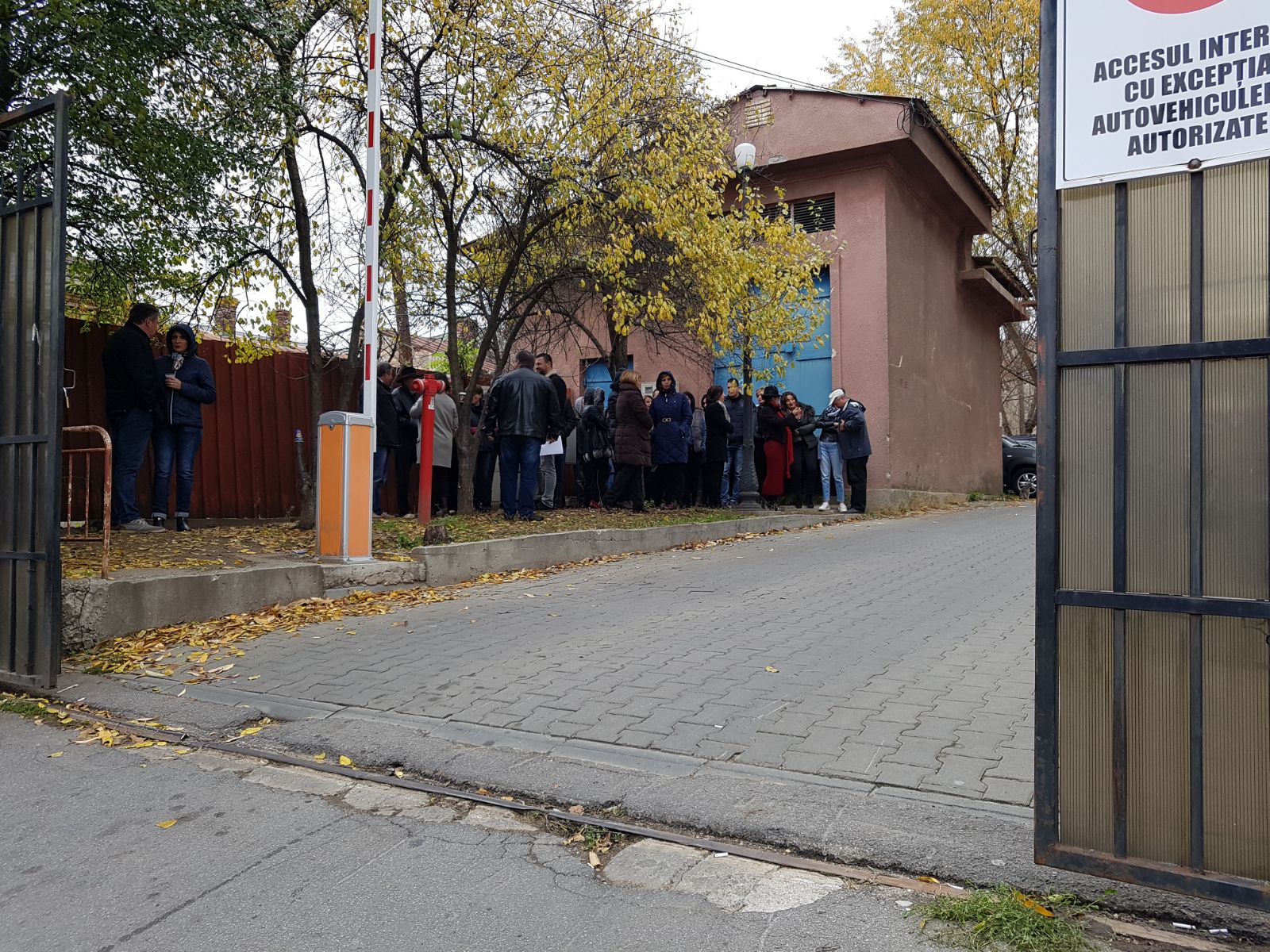 Sute de angajați ai APIA din țară au ieşit în stradă, nemulţumiţi că le vor scădea salariile| FOTO