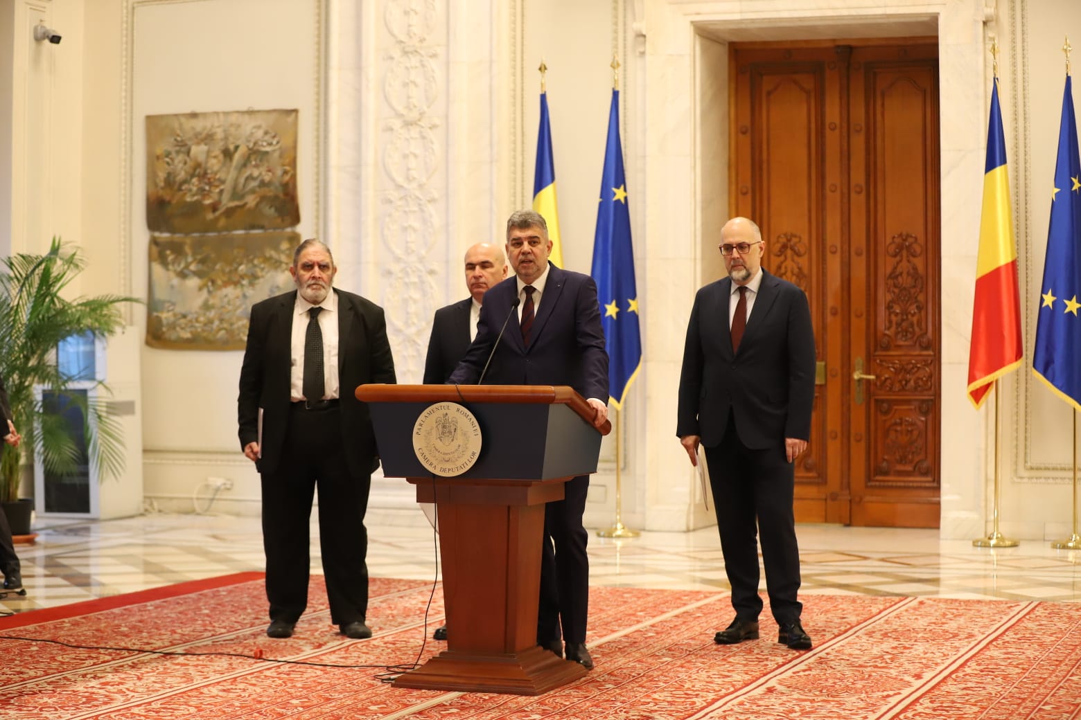 Tensiuni și nedumeriri legate de componența noului guvern: liberalii au luat doar praful de pe tobă. Cum a apărut din neant Radu Marinescu