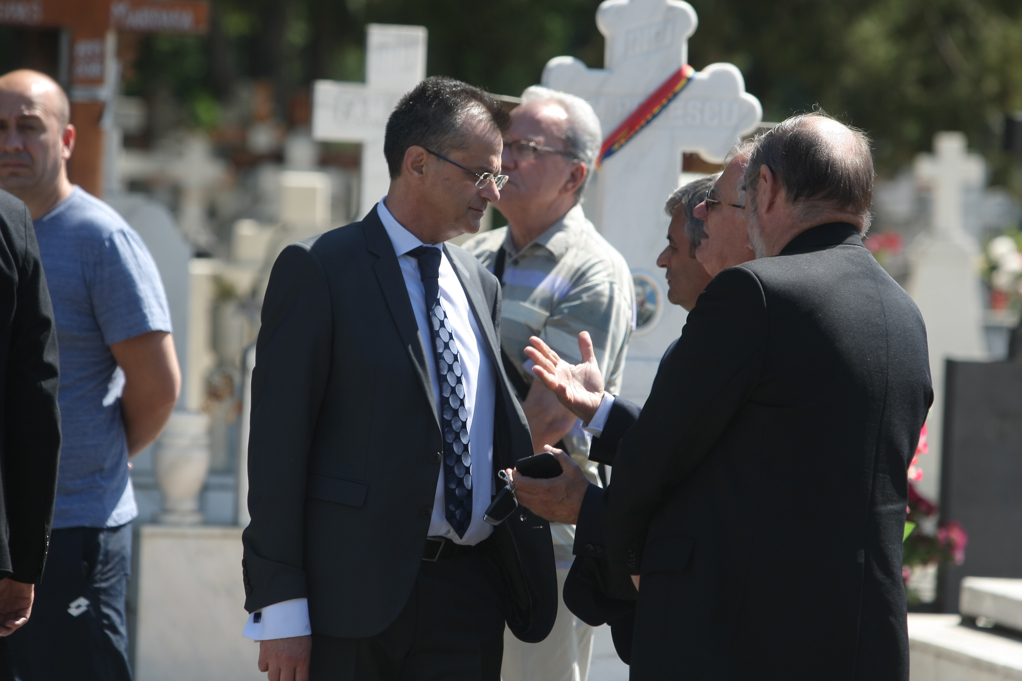 GALERIE FOTO&VIDEO/ Cristian Țopescu, înmormântat cu onoruri militare, la Cimitirul Ghencea Militar din București
