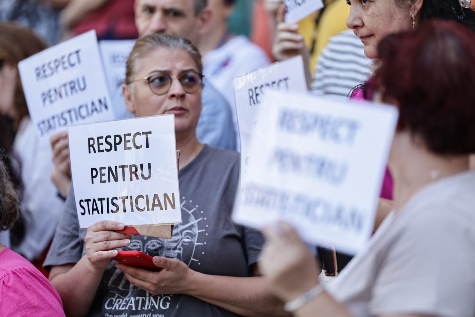 Lista salariilor „nesimțite” a fost afișată la geam de bugetarii nemulțumiți de reducerea sporurilor