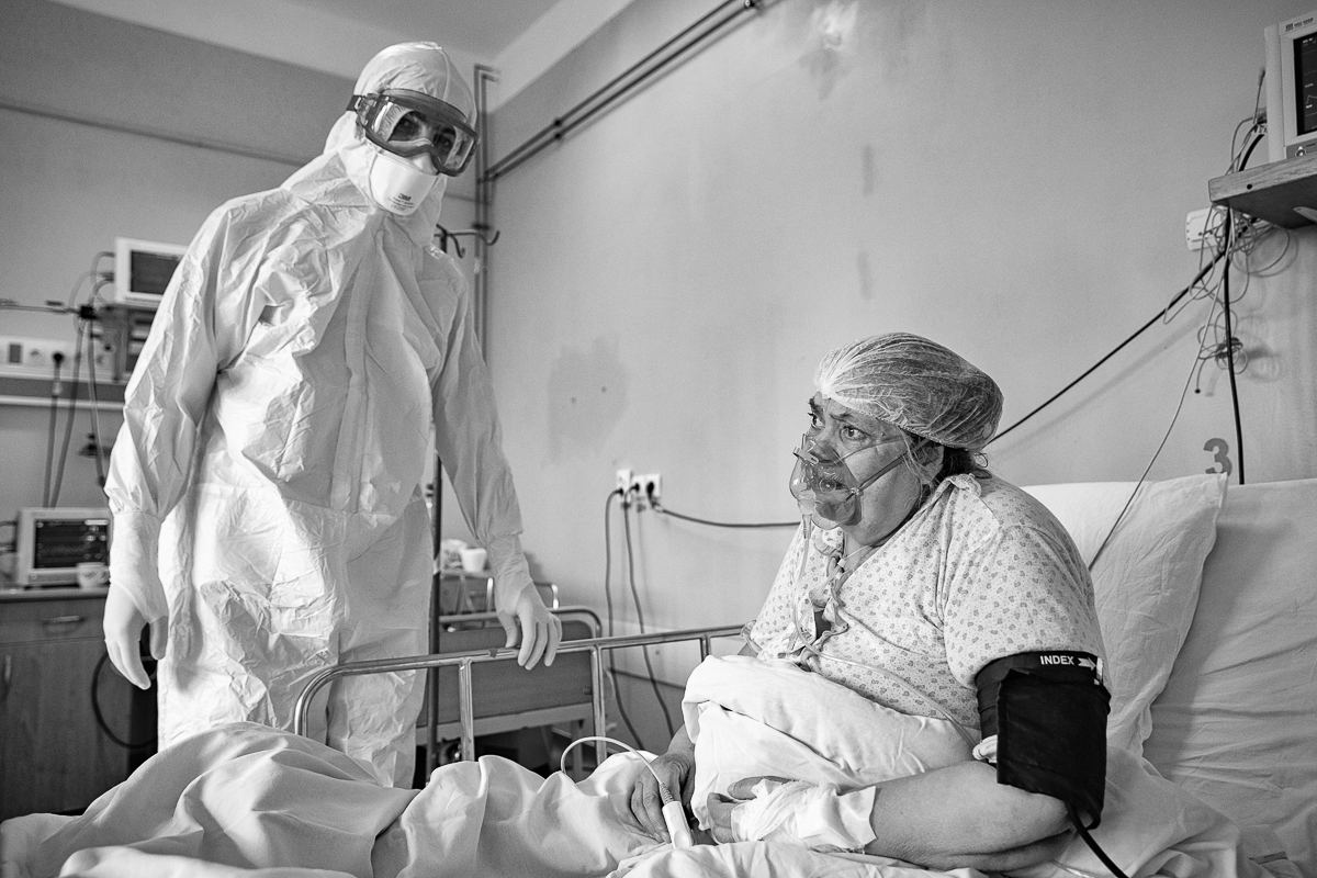 Despre oxigen, cafeină şi spiritul sacrificat al sărbătorilor în spitalul COVID din Roşiori de Vede: „O să picăm toţi la un moment dat”
