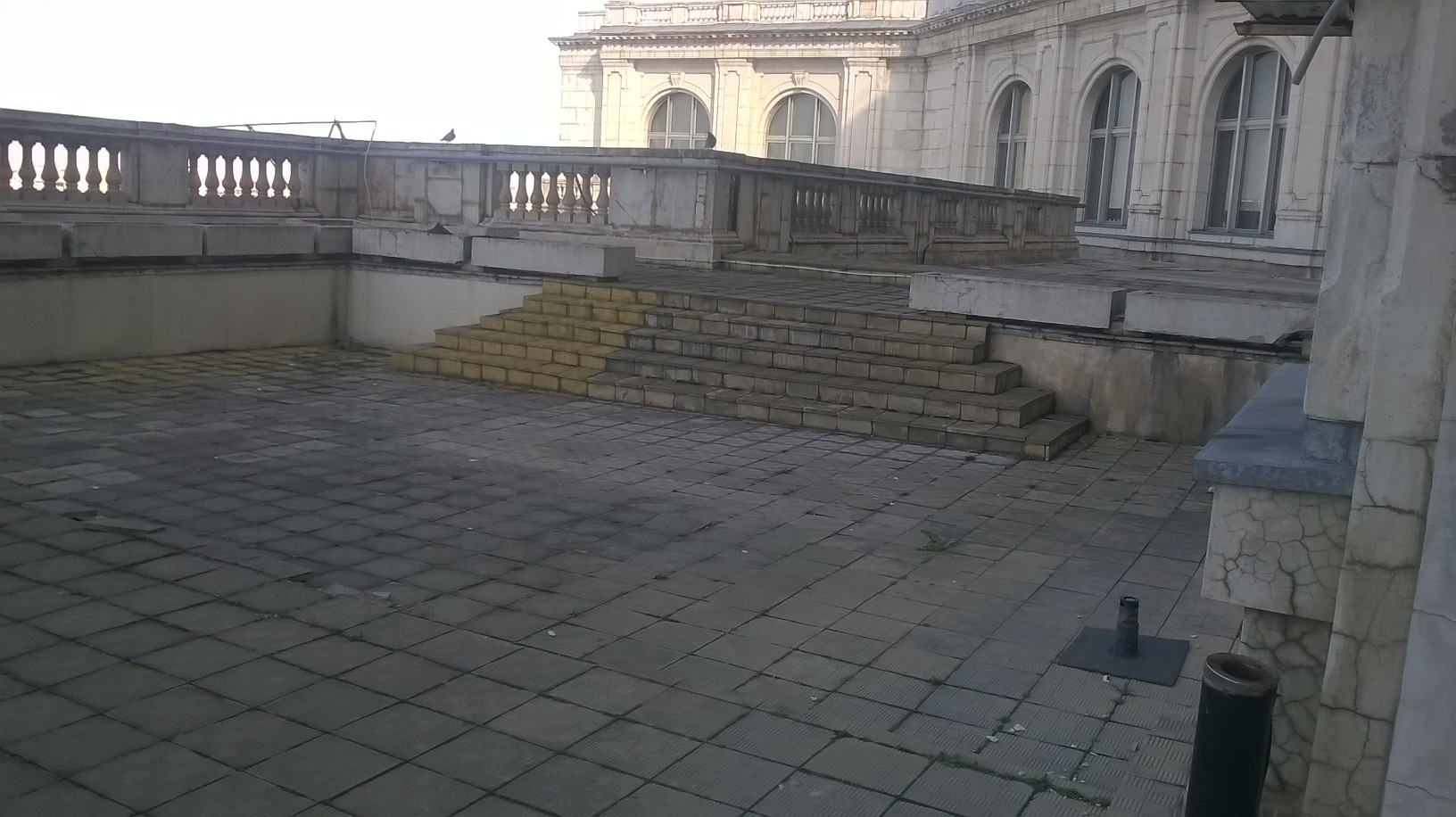 Efectele legii antifumat! Aleșii golesc hotelurile și renunță la mașinile de serviciu