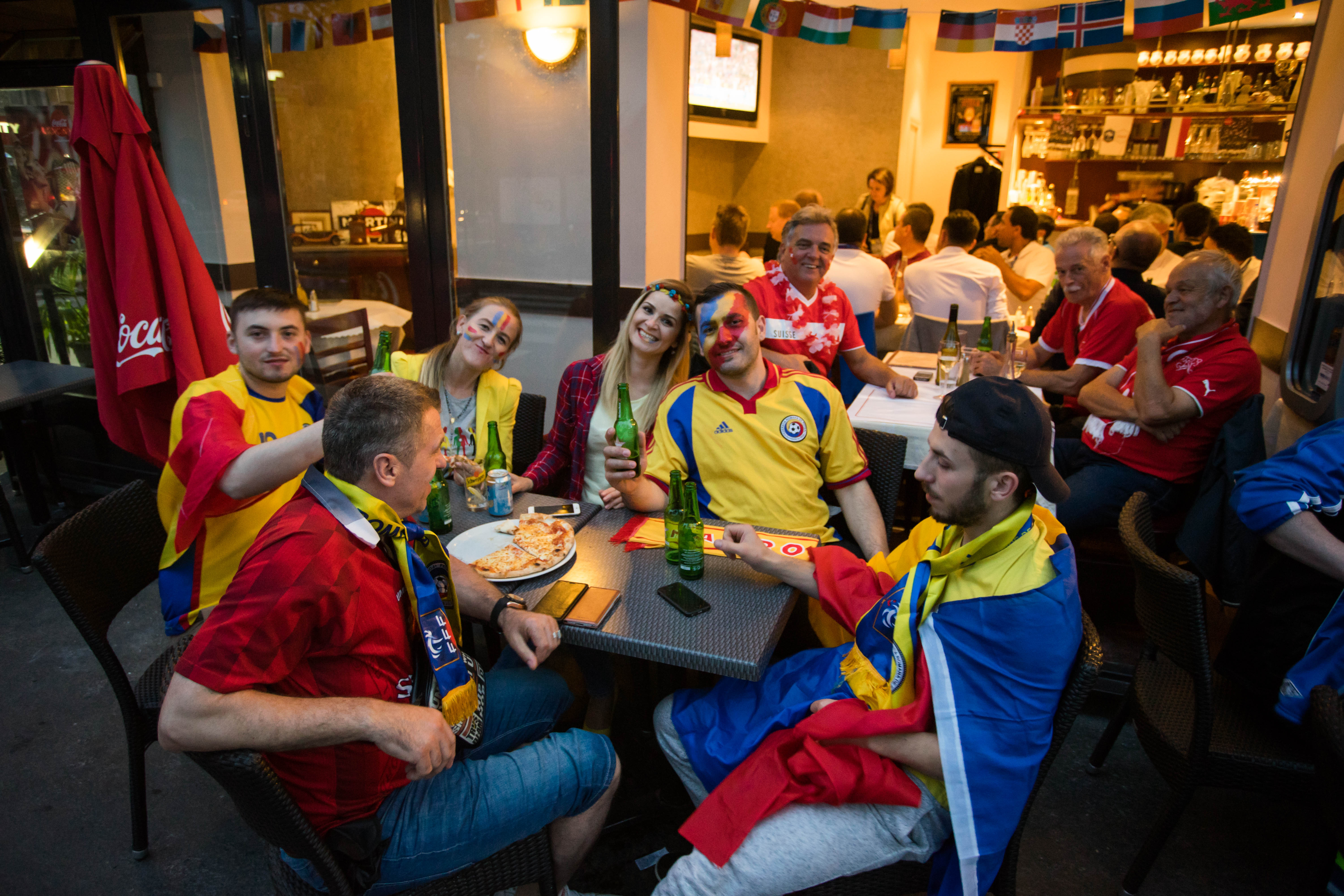 Euro 2016. Suporterii naționalei României s-au declarat nemulțumiți de jocul tricolorilor cu Elveția VIDEO EXCLUSIV