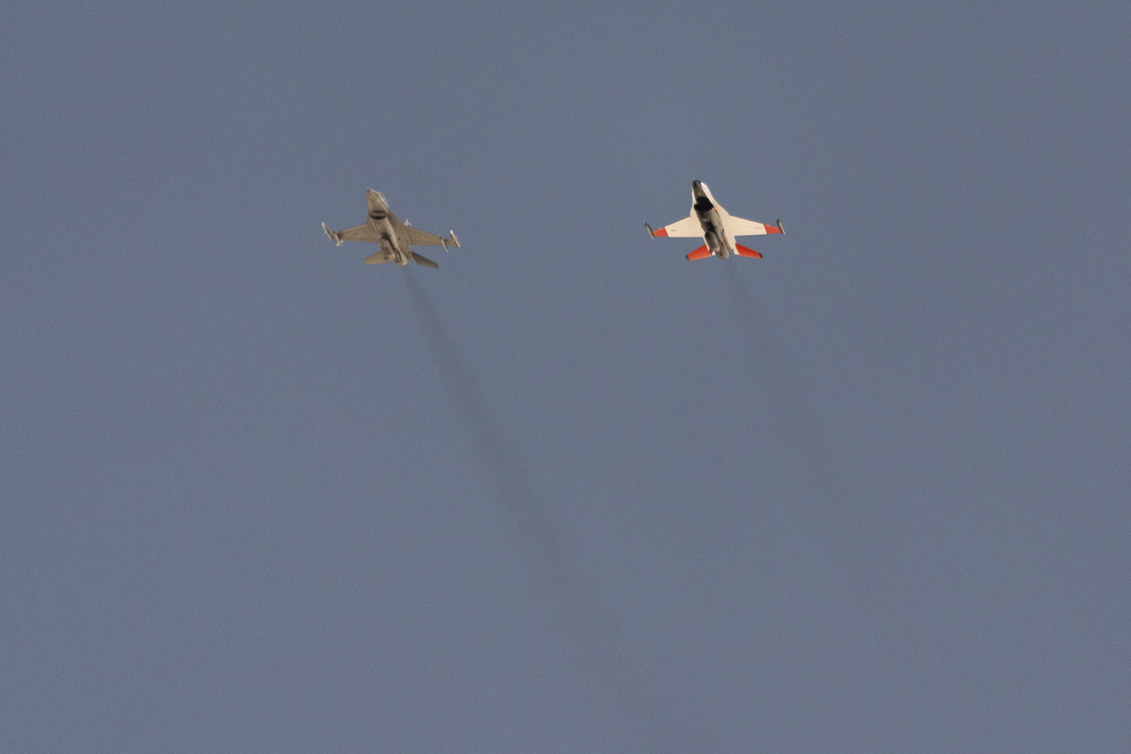 Zbor istoric cu un avion de luptă F-16 controlat de inteligență artificială. Ce însemnătate are pentru un război