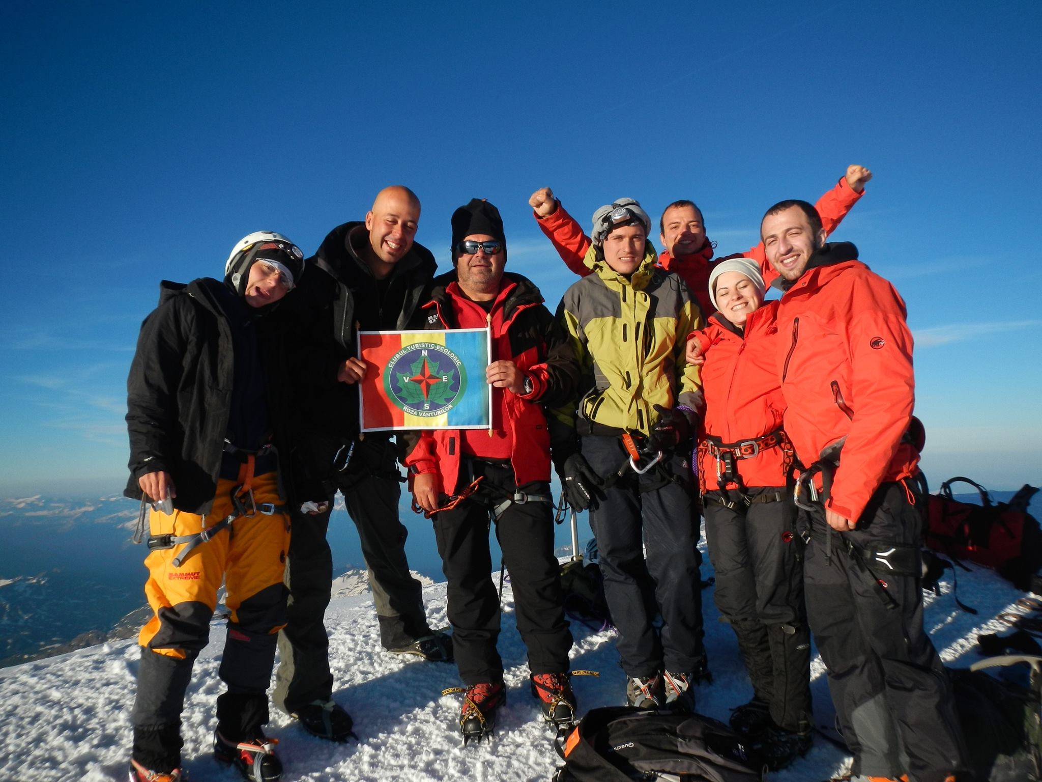 Un tânăr român, student la două facultăți, aleargă 1.000 km într-o lună, pentru 3 cauze nobile / FOTO