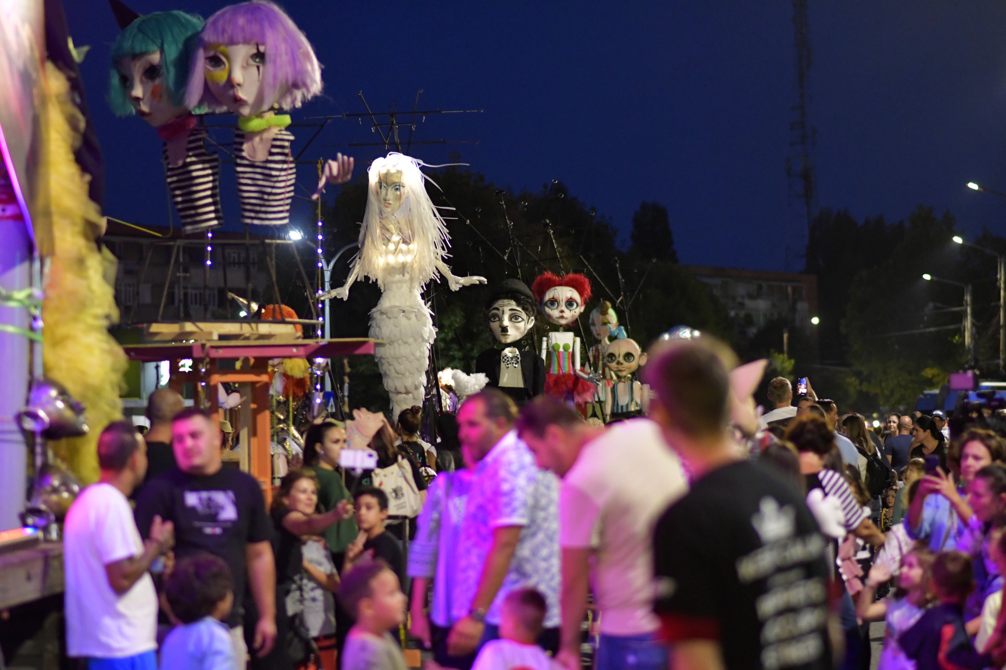 A fost şi în acest an Festivalul „Puppets Occupy Street” Craiova – tărâmul poveştilor pline de culoare şi speranță