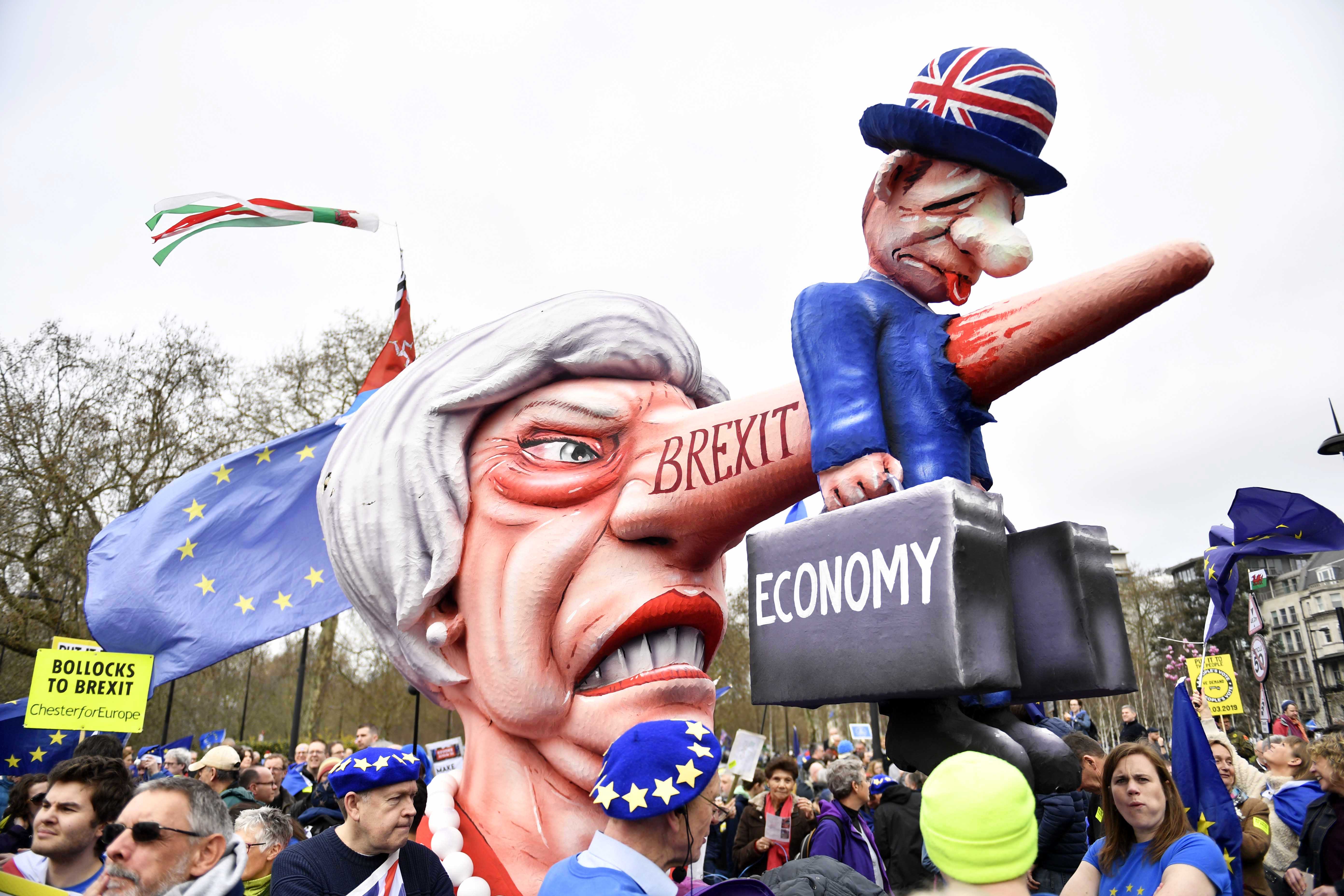 Sute de mii de oameni au protestat la Londra pentru organizarea unui nou referendum pe tema Brexitului (FOTO & VIDEO)