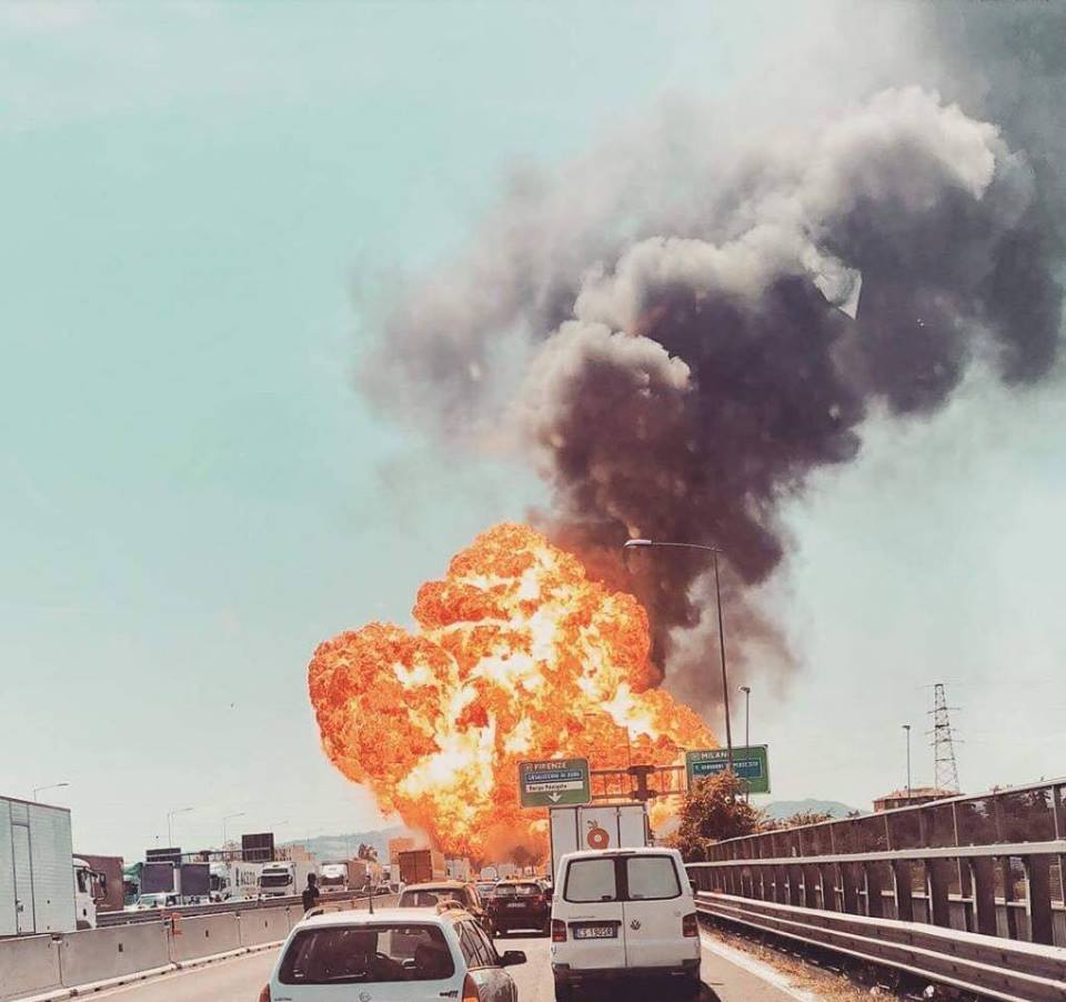 FOTO & VIDEO | O cisternă cu GPL a explodat lângă aeroportul din Bologna, în Italia. 67 de oameni au fost răniți, două persoane au murit