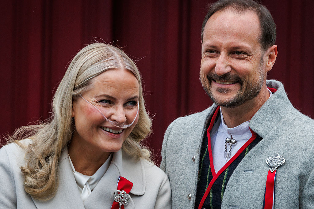Prințesa Mette-Marit din Norvegia ar mai avea doar un an de trăit. Starea de sănătate i s-a agravat, iar medicii au inclus-o pe lista de așteptare pentru transplant pulmonar