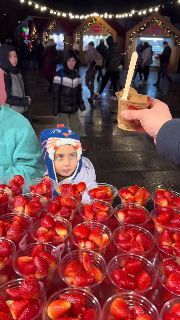 Desertul devenit viral în toată lumea se vinde instant la Târgul de Crăciun București 2025, Drumul Taberei! Cât costă noua „nebunie”