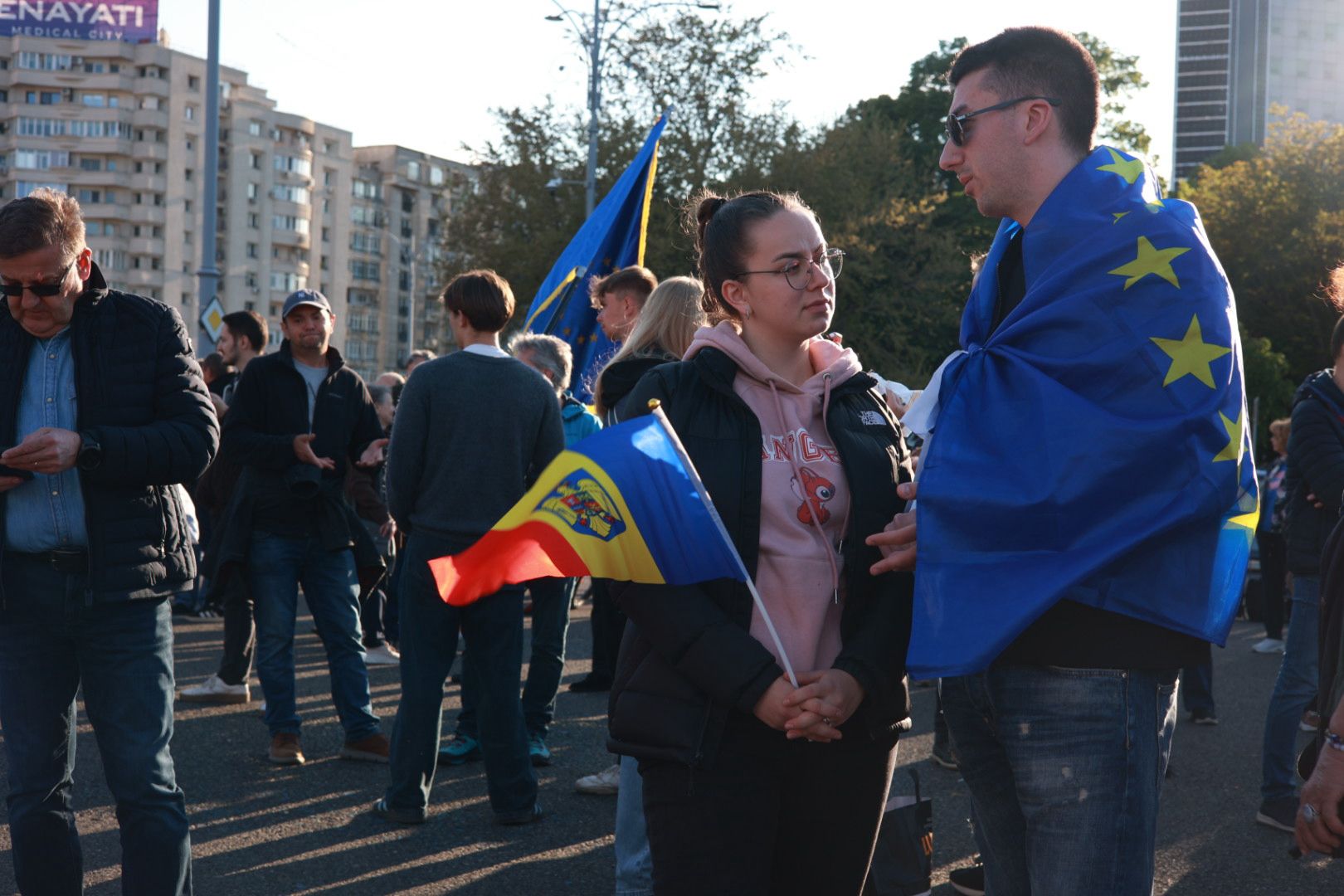 Miting în Piața Victoriei pentru susținerea lui Ilie Bolojan, înaintea moțiunii de cenzură: „AUR și PSD, aceeași mizerie”. Mesajul transmis de premier