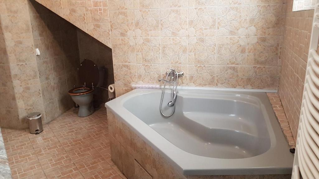 Untold 2022. Așa arată apartamentul de aproape 5.000 de lei/noapte ce poate fi închiriat pe durata festivalului de la Cluj - FOTO