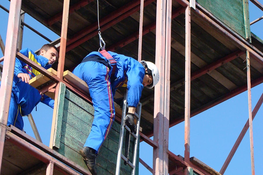 Școala de Pompieri din Boldești cumpără mâncare în valoare de 350.000 de euro. Lista include 98 de loturi, printre care și 190.755 de ouă