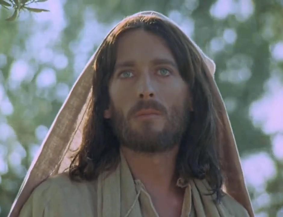 „Blestemul” rolului lui Iisus? Cum i s-a schimbat viața actorului Robert Powell și cum arată la 82 de ani