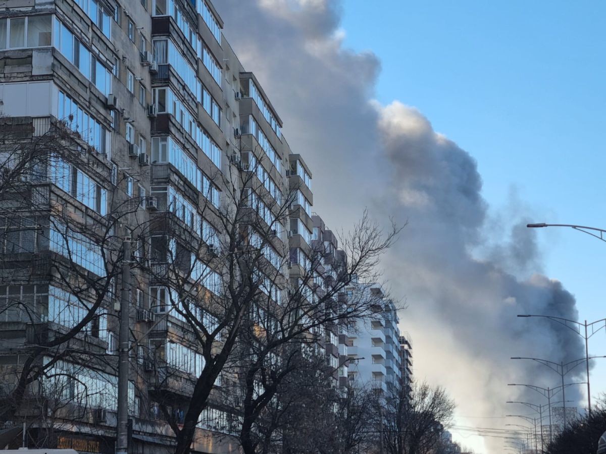 Incendiu puternic la un depozit de pe Bulevardul Iuliu Maniu din București. A fost emis un mesaj RO-Alert
