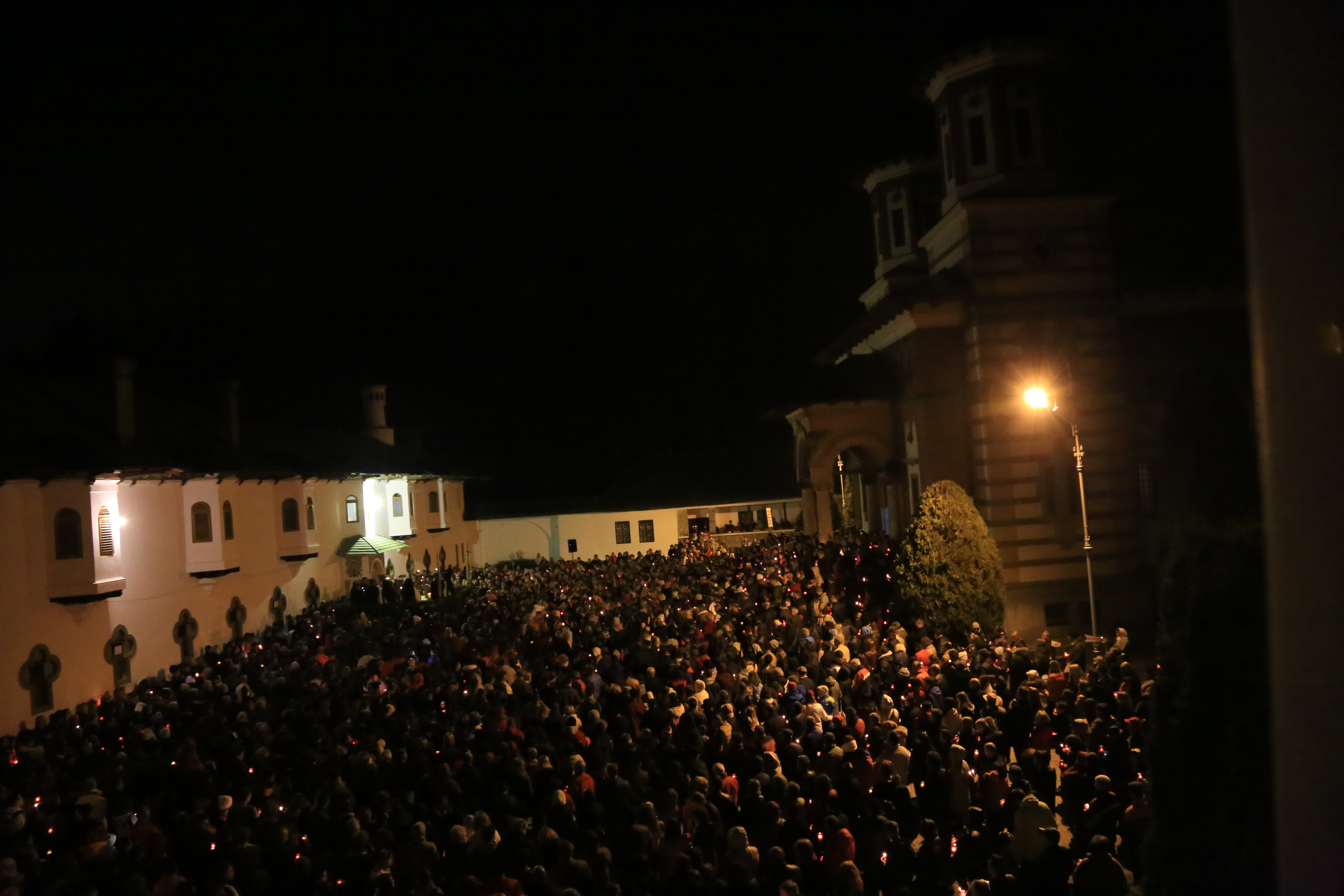 PAȘTE 2016: HRISTOS A ÎNVIAT! Așa petrec românii de Paște, pe 1 MAI! FOTO&VIDEO